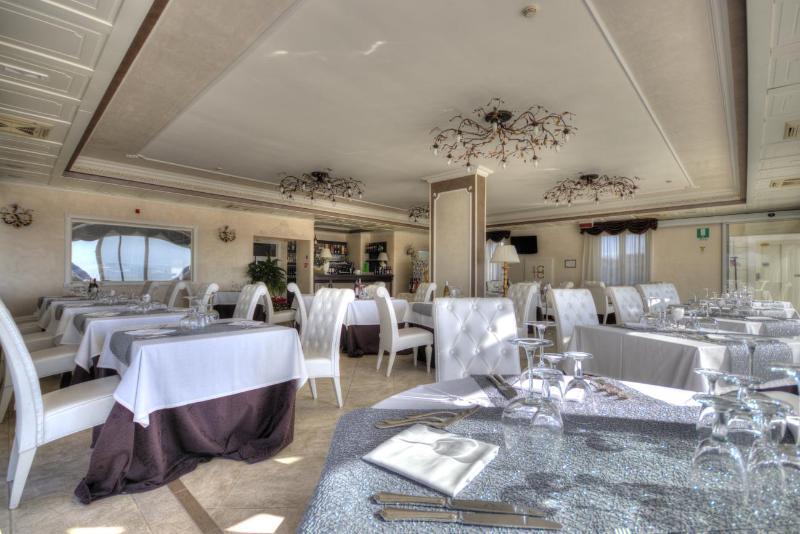 Hotel Madonna Delle Grazie Ceglie Messapica Dış mekan fotoğraf