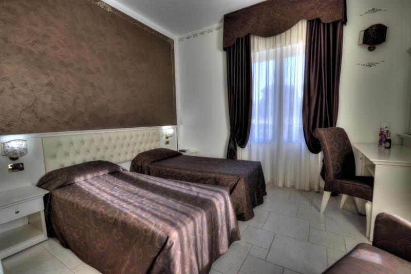 Hotel Madonna Delle Grazie Ceglie Messapica Dış mekan fotoğraf